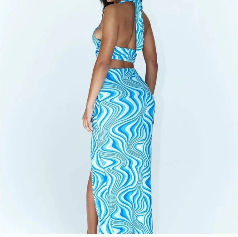 Two Piece Set - Picture 3 of 9